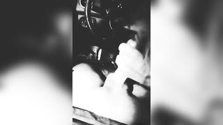 Lei che me lo pompa al parcheggio del supermarket