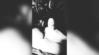 Anteprima del video: Lei che me lo pompa al parcheggio del supermarket