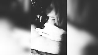 Lei che me lo pompa al parcheggio del supermarket