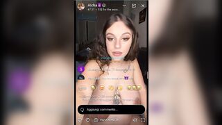 Esce le tette in dolce attesa sta vacca