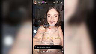 Esce le tette in dolce attesa sta vacca