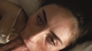 Primo piano di una vera succhia cazzi