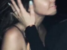 Slinguano in discoteca lesbiche porche