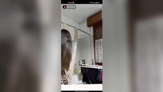 La napoletana dalle tette immense mi manda un selfie