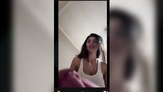 La napoletana dalle tette immense mi manda un selfie