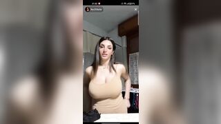 Anteprima del video: La napoletana dalle tette immense mi manda un selfie