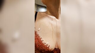 Mi piace scaricare la sborra tutta sulla sua faccia