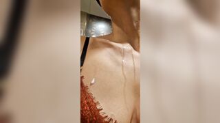 Mi piace scaricare la sborra tutta sulla sua faccia