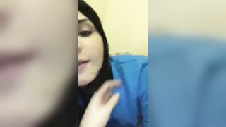 Ragazzo napoletano si diverte co lcul odella sua compaesana