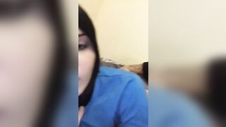 Ragazzo napoletano si diverte co lcul odella sua compaesana