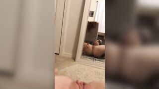 Studentessa troia che si autosoddisfa con le dita