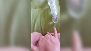 Moglie amatoriale italiana che si masturba con un dildo