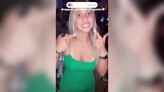 Biondina italiana fica in discoteca
