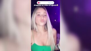 Biondina italiana fica in discoteca