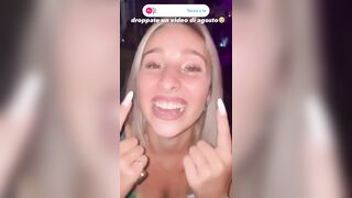 Biondina italiana fica in discoteca