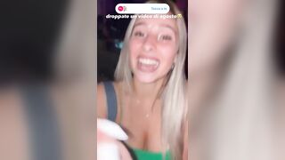 Biondina italiana fica in discoteca
