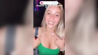 Biondina italiana fica in discoteca