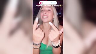 Biondina italiana fica in discoteca