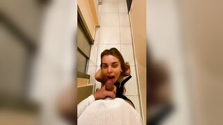 BIONDA ITA Ha voglia del cazzo SINO IN GOLA