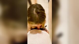 BIONDA ITA Ha voglia del cazzo SINO IN GOLA