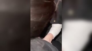 MI SUCCHIA IL CAZZO FUORI LA DISCOTECA LA VACCA