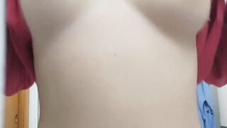 Le tettone della sua fidanzata maiala