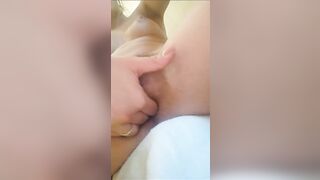 La troietta della mia ragazza si sditalian per me