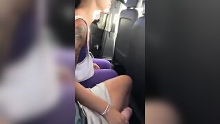 La mia troia ha voglia del mio uccello tornando a casa in taxi