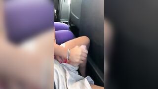 La mia troia ha voglia del mio uccello tornando a casa in taxi