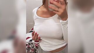 Fa un gioco vedo non vedo per farci arrapare