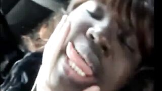 Giovane puttanella nera in auto