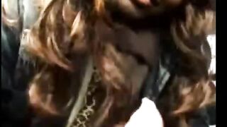 Giovane puttanella nera in auto