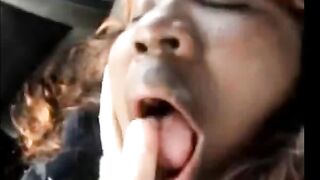 Giovane puttanella nera in auto