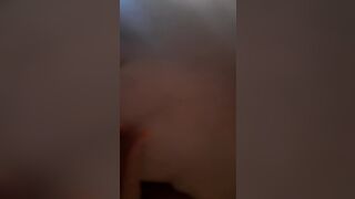 Lavora nuda da casa e gioca a fare la zoccola col collega