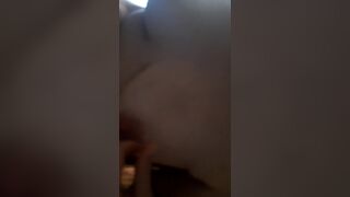 Lavora nuda da casa e gioca a fare la zoccola col collega