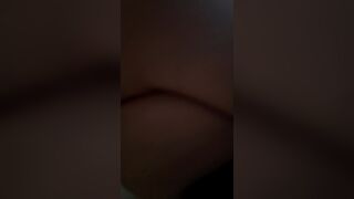 Lavora nuda da casa e gioca a fare la zoccola col collega