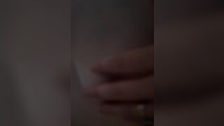 Lavora nuda da casa e gioca a fare la zoccola col collega