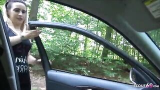 Giovane troietta batte nel bosco