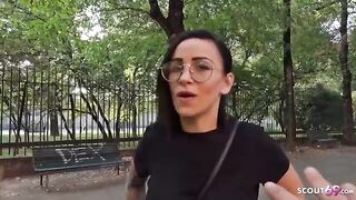 Giovane troietta tatuata inculata