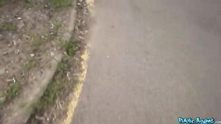 Giovane troietta catturata e scopata