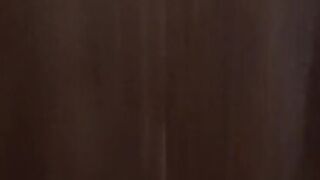 Puttana matura riceve un cliente vergine