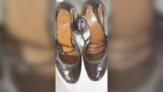 FACCIO PIPI SULLE SCARPE E SULLO SPAZZOLINO DELLA SORELLA DI MIA MOGLIE DIANA