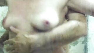 Prima la doccia, poi la frusta, la scopata e la sborra in bocca