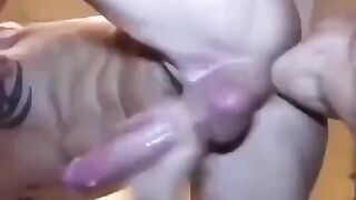 Gli piace leccare il culo...