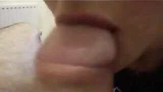 Brava di mano e di bocca la troietta