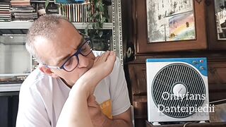 Dante Alipiedi lecca i piedi a una troia