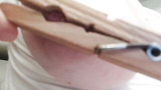 Capezzoli con mollette