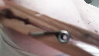 Capezzoli con mollette