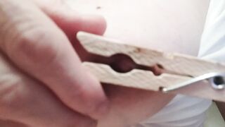 Capezzoli con mollette