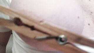 Capezzoli con mollette